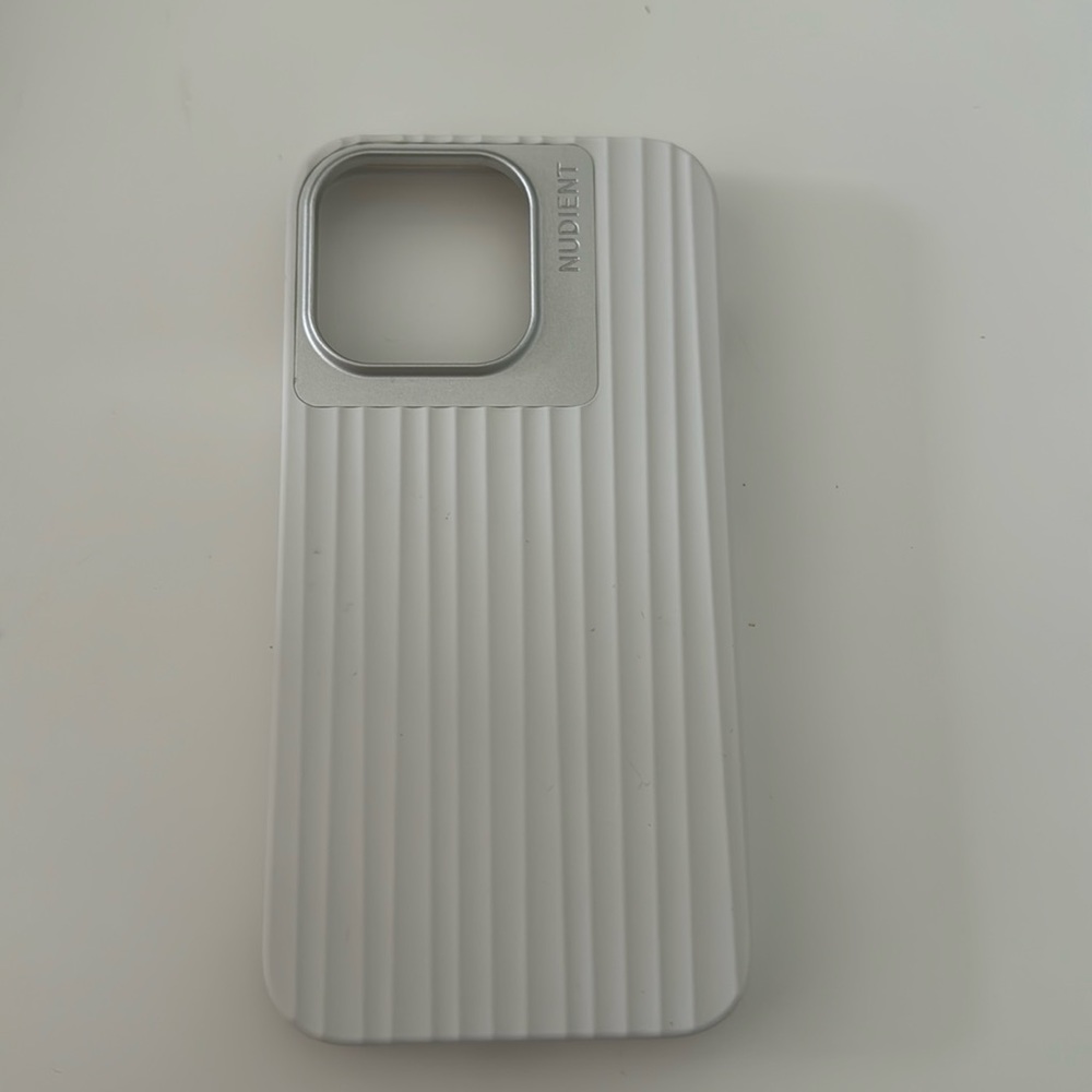 Nudient bold case chalk white iPhone 13 Pro new